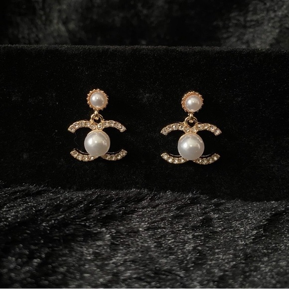Jewelry - 18K Luxury Pearl & Rhinestone Earrings